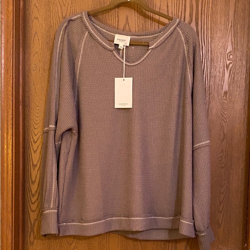 NWT- ANDREE BY UNIT Charcol Waffle Knit Long Sleeve Top w/Split Neckline